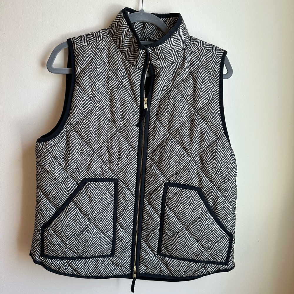 Quilted Herringbone Zip-Front Vest in Black & White